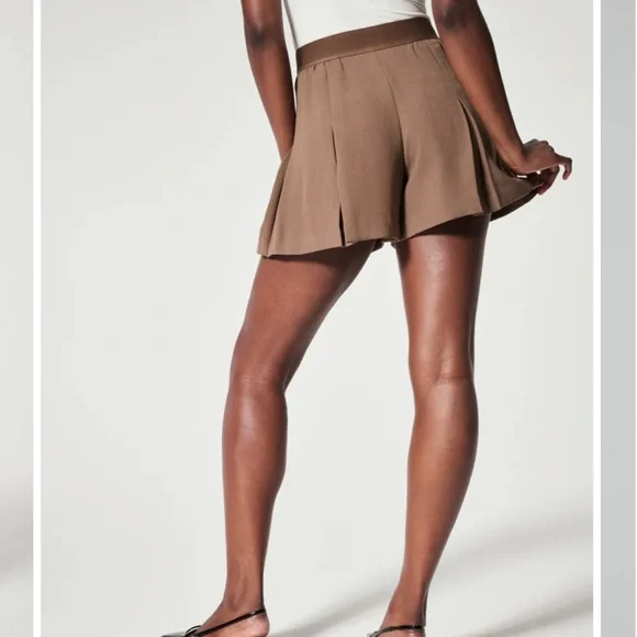 NWT Spanx Carefree Crepe Pleated Short color Crepe size M - Picture 2 of 4